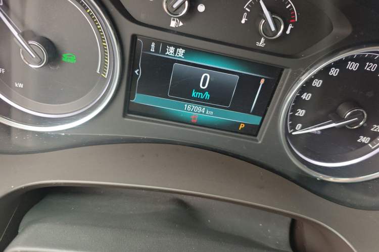 Used Buick LaCrosse 2018 30H Elite Edition Odometer Close Up