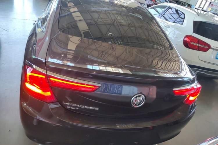 Used Buick LaCrosse 2018 28T Elite Edition Rear