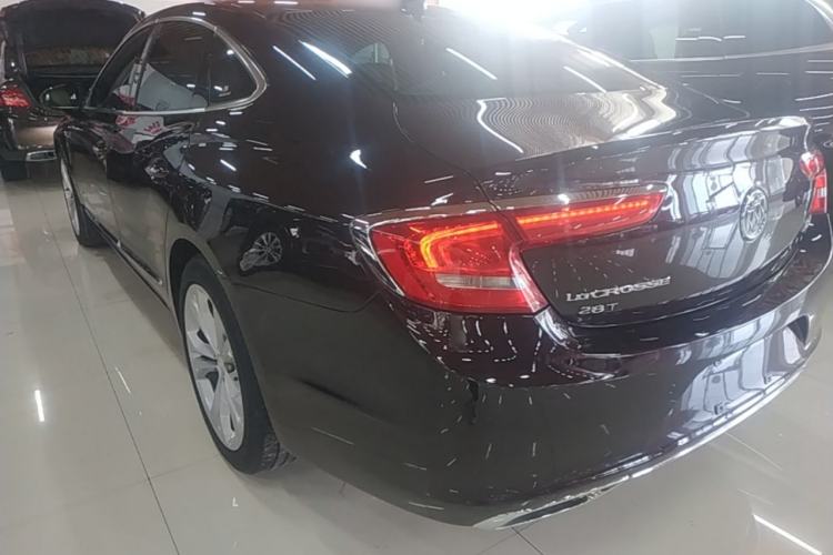 Used Buick LaCrosse 2018 28T Avenir Rear Left 45 Deg
