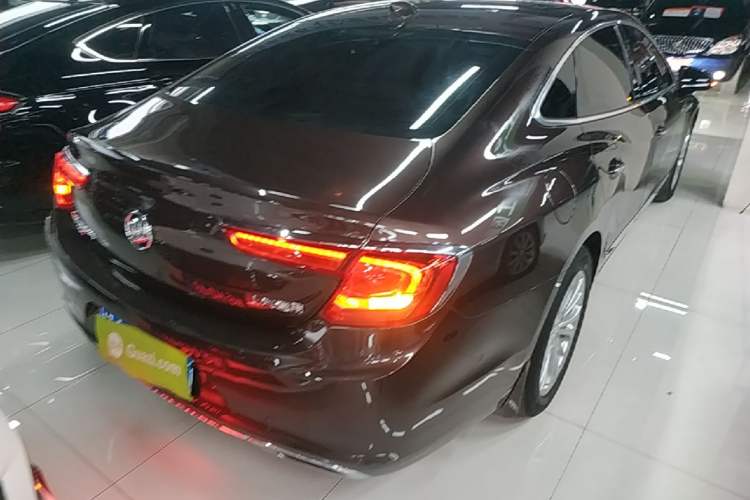 Used Buick LaCrosse 2018 28T Elite Edition Rear Right 45 Deg