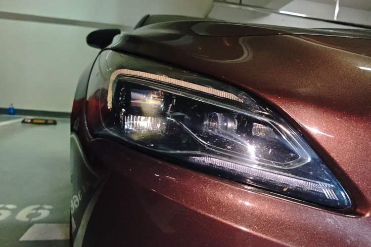 Used Buick LaCrosse 2018 28T Elite Edition Right Front Headlight