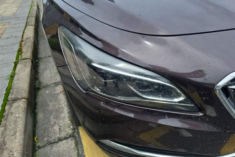 Used Buick LaCrosse 2018 28T Elite Edition Right Front Headlight