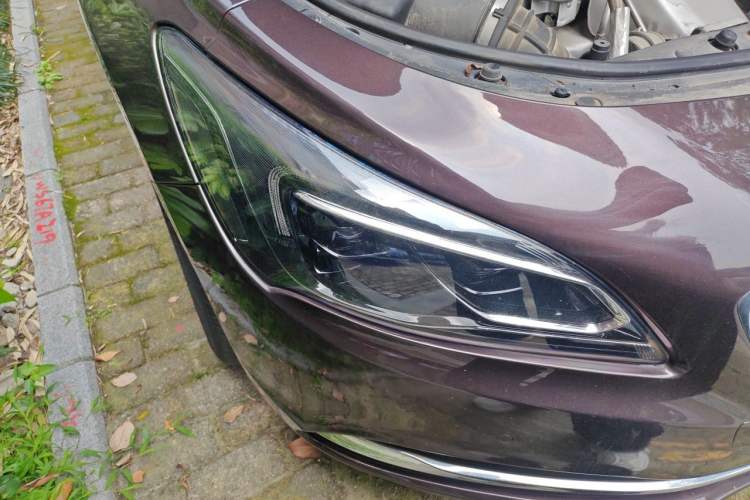 Used Buick LaCrosse 2018 28T Luxury Model Right Front Headlight