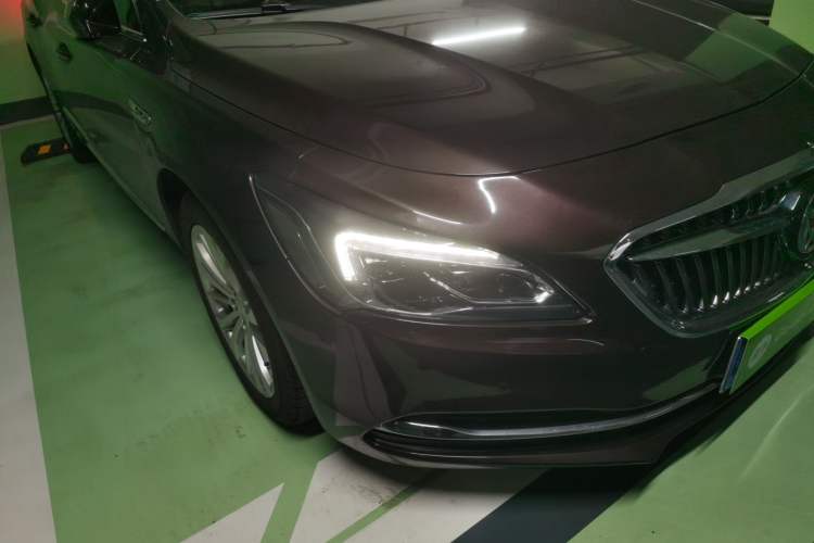 Used Buick LaCrosse 2018 28T Elite Edition Right Front Headlight