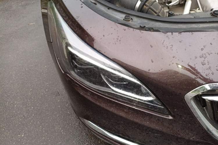 Used Buick LaCrosse 2018 28T Elite Edition Right Front Headlight