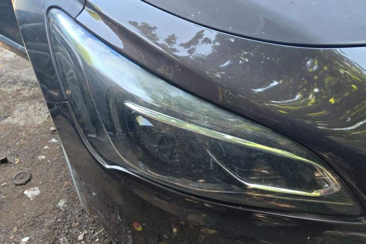 Used Buick LaCrosse 2018 28T Luxury Model Right Front Headlight