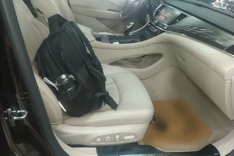 Used Buick LaCrosse 2018 28T Avenir Right Front Seat