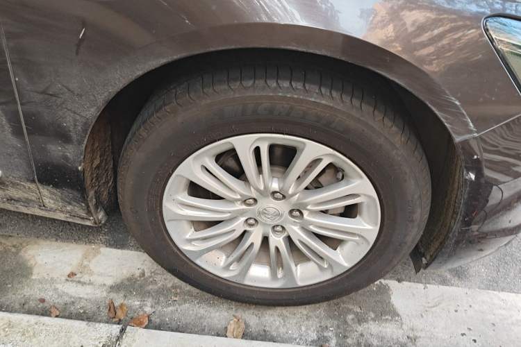 Used Buick LaCrosse 2018 28T Elite Edition Right Front Wheel Hub