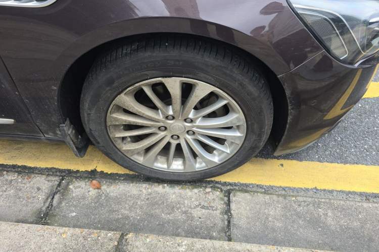 Used Buick LaCrosse 2018 28T Elite Edition Right Front Wheel Hub