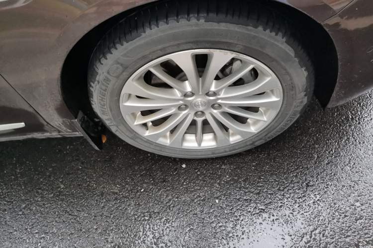 Used Buick LaCrosse 2018 28T Elite Edition Right Front Wheel Hub