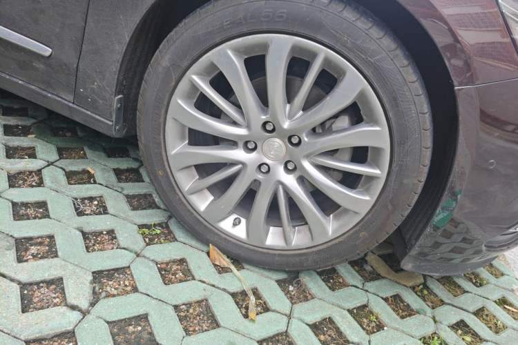Used Buick LaCrosse 2018 28T Luxury Model Right Front Wheel Hub