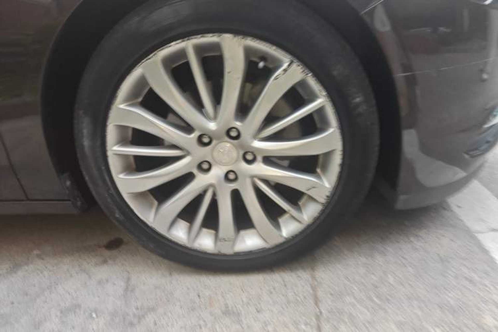 Used Buick LaCrosse 2018 28T Luxury Model Right Front Wheel Hub