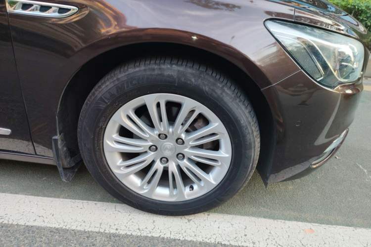 Used Buick LaCrosse 2018 20T Luxury Model Right Front Wheel Hub