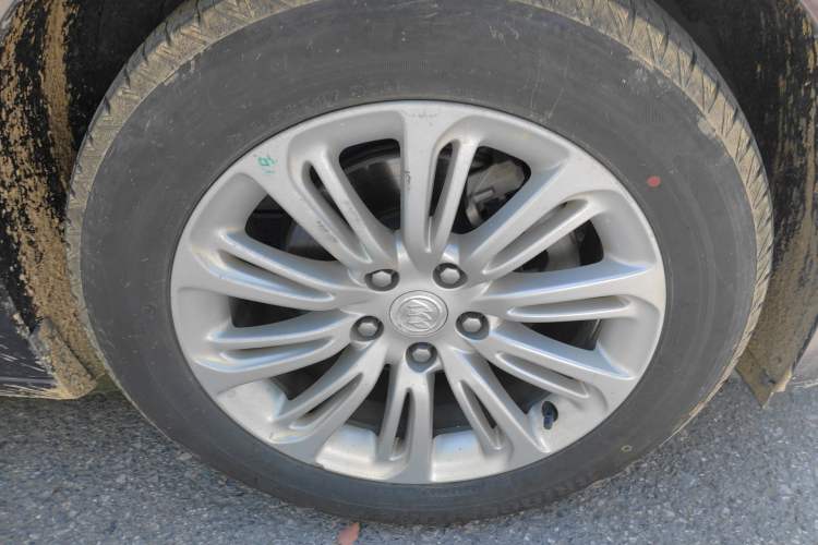 Used Buick LaCrosse 2018 20T Elite Edition Right Front Wheel Hub