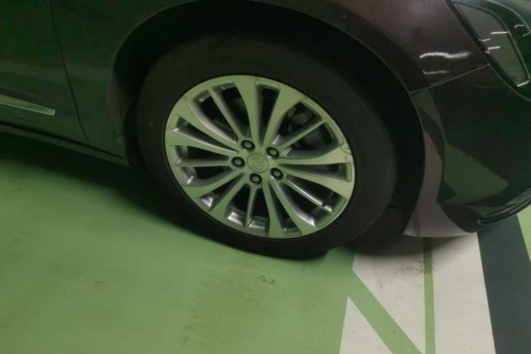 Used Buick LaCrosse 2018 28T Elite Edition Right Front Wheel Hub