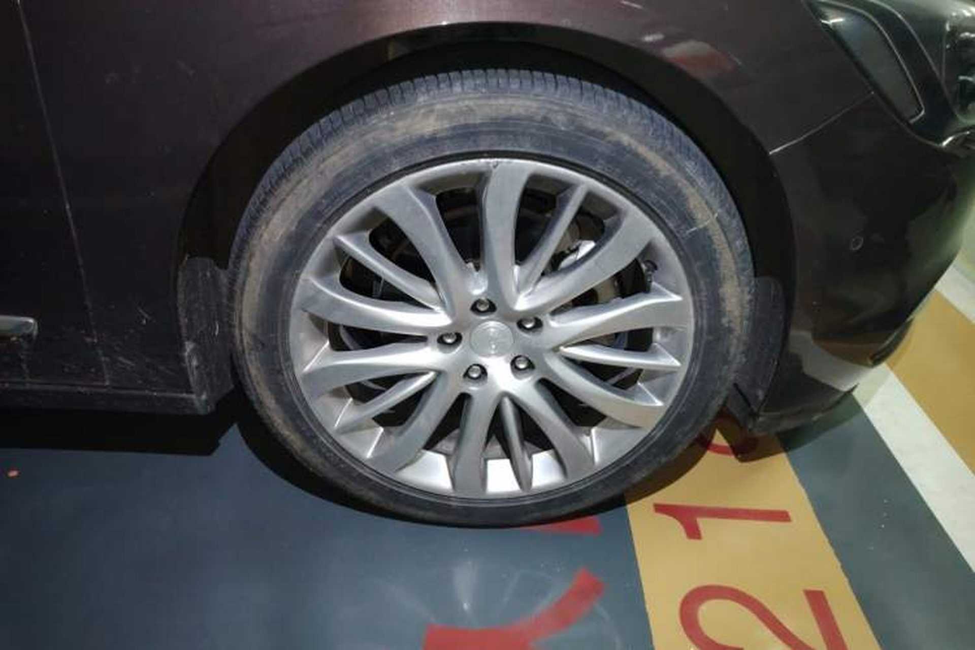 Used Buick LaCrosse 2018 28T Luxury Model Right Front Wheel Hub