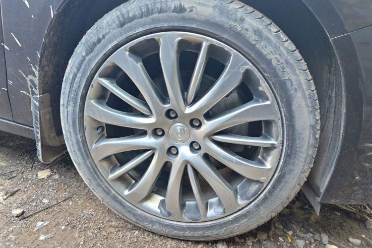 Used Buick LaCrosse 2018 28T Luxury Model Right Front Wheel Hub