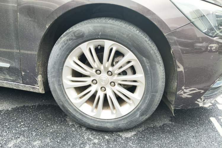 Used Buick LaCrosse 2018 20T Elite Edition Right Front Wheel Hub