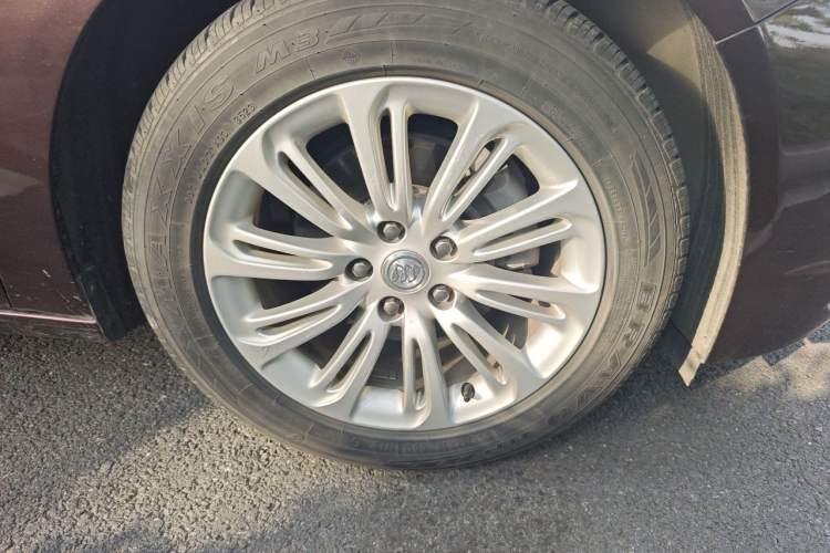 Used Buick LaCrosse 2018 20T Elite Edition Right Front Wheel Hub