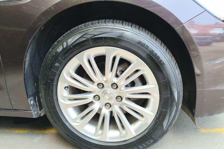 Used Buick LaCrosse 2018 20T Elite Edition Right Front Wheel Hub