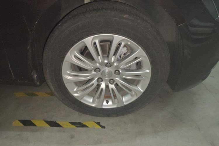 Used Buick LaCrosse 2018 30H Elite Edition Right Front Wheel Hub