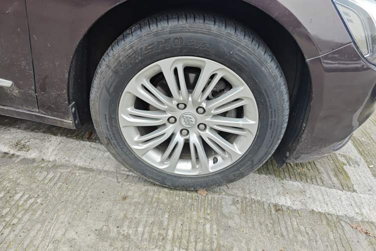 Used Buick LaCrosse 2018 20T Leading Model Right Front Wheel Hub
