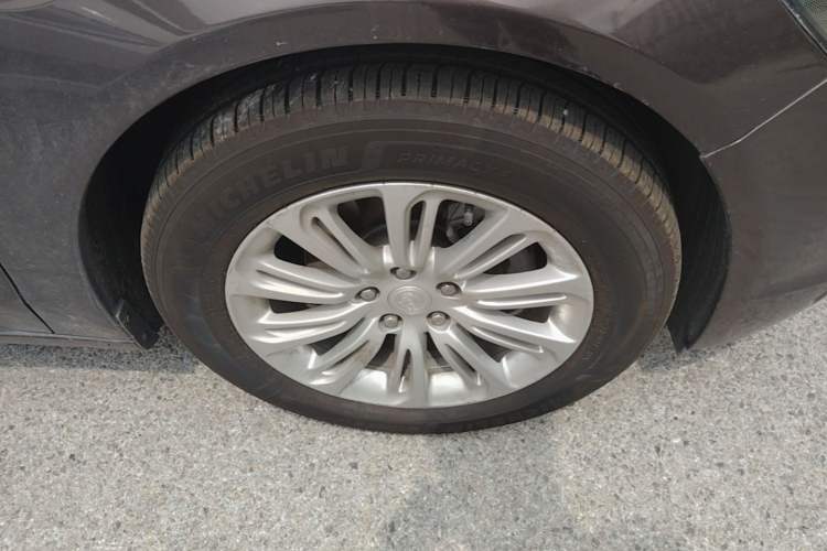 Used Buick LaCrosse 2018 20T Elite Edition Right Front Wheel Hub