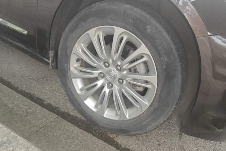 Used Buick LaCrosse 2018 20T Elite Edition Right Front Wheel Hub