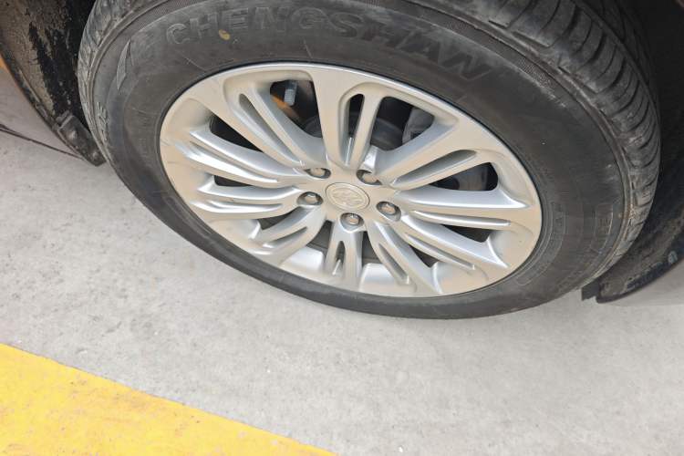 Used Buick LaCrosse 2018 30H Elite Edition Right Front Wheel Hub