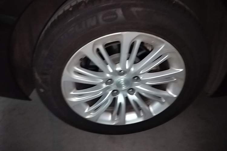 Used Buick LaCrosse 2018 20T Elite Edition Right Rear Wheel Hub