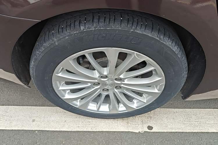 Used Buick LaCrosse 2018 28T Elite Edition Right Rear Wheel Hub