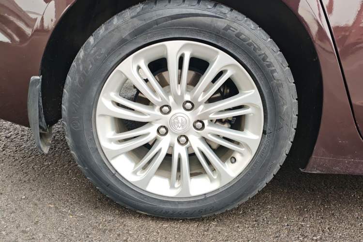 Used Buick LaCrosse 2018 20T Elite Edition Right Rear Wheel Hub