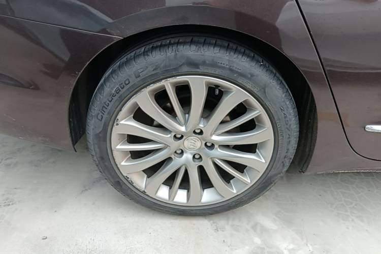 Used Buick LaCrosse 2018 28T Luxury Model Right Rear Wheel Hub