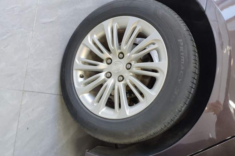 Used Buick LaCrosse 2018 20T Elite Edition Right Rear Wheel Hub
