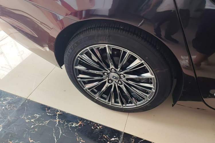 Used Buick LaCrosse 2018 20T Elite Edition Right Rear Wheel Hub