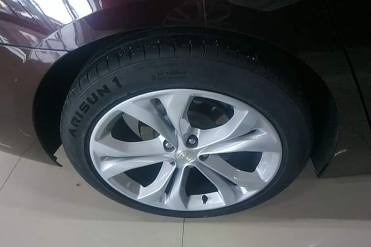 Used Buick LaCrosse 2018 28T Avenir Right Rear Wheel Hub