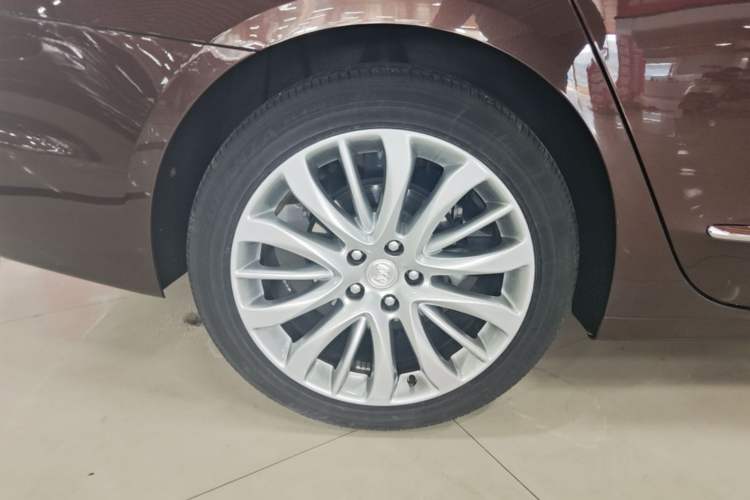 Used Buick LaCrosse 2018 28T Luxury Model Right Rear Wheel Hub