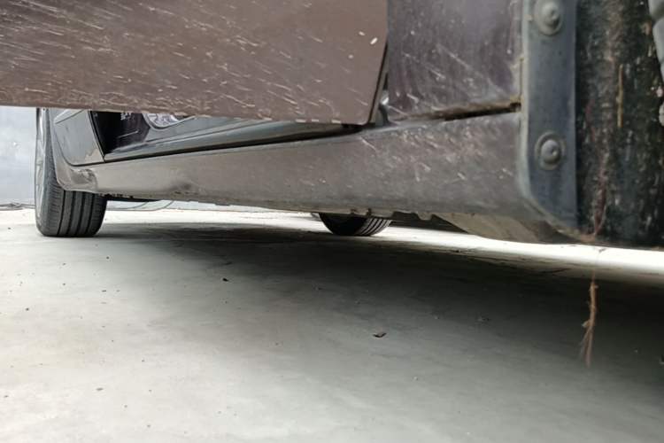 Used Buick LaCrosse 2018 28T Luxury Model Right Side Sill