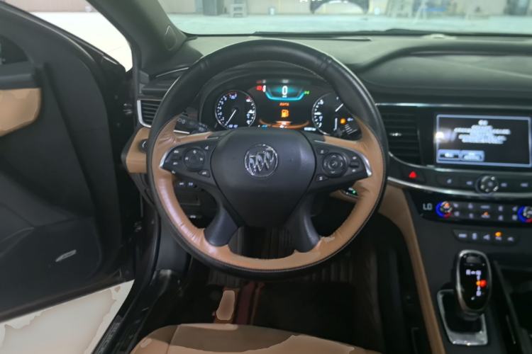 Used Buick LaCrosse 2018 28T Luxury Model Steering Wheel