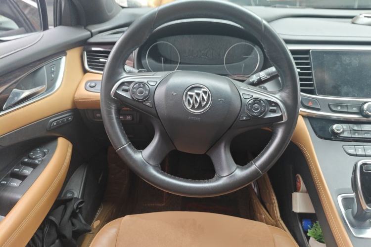 Used Buick LaCrosse 2018 28T Luxury Model Steering Wheel