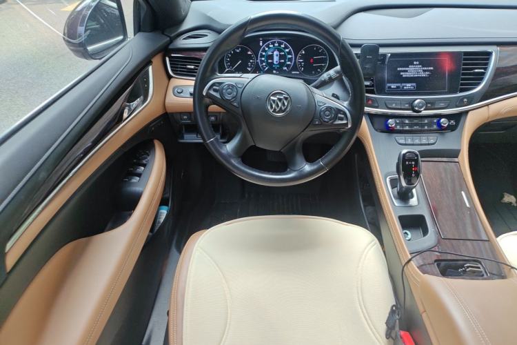 Used Buick LaCrosse 2018 28T Luxury Model Steering Wheel
