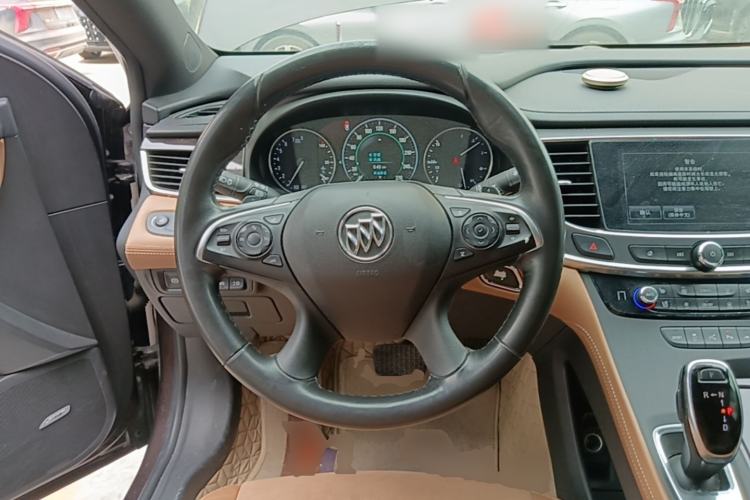 Used Buick LaCrosse 2018 28T Luxury Model Steering Wheel