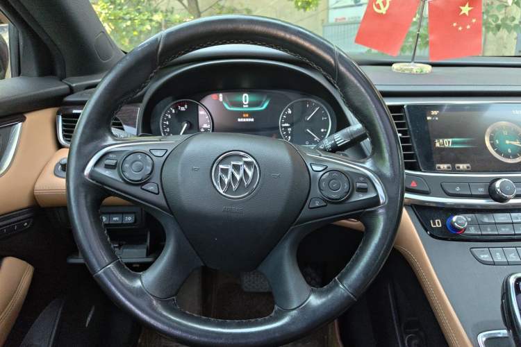 Used Buick LaCrosse 2018 28T Luxury Model Steering Wheel