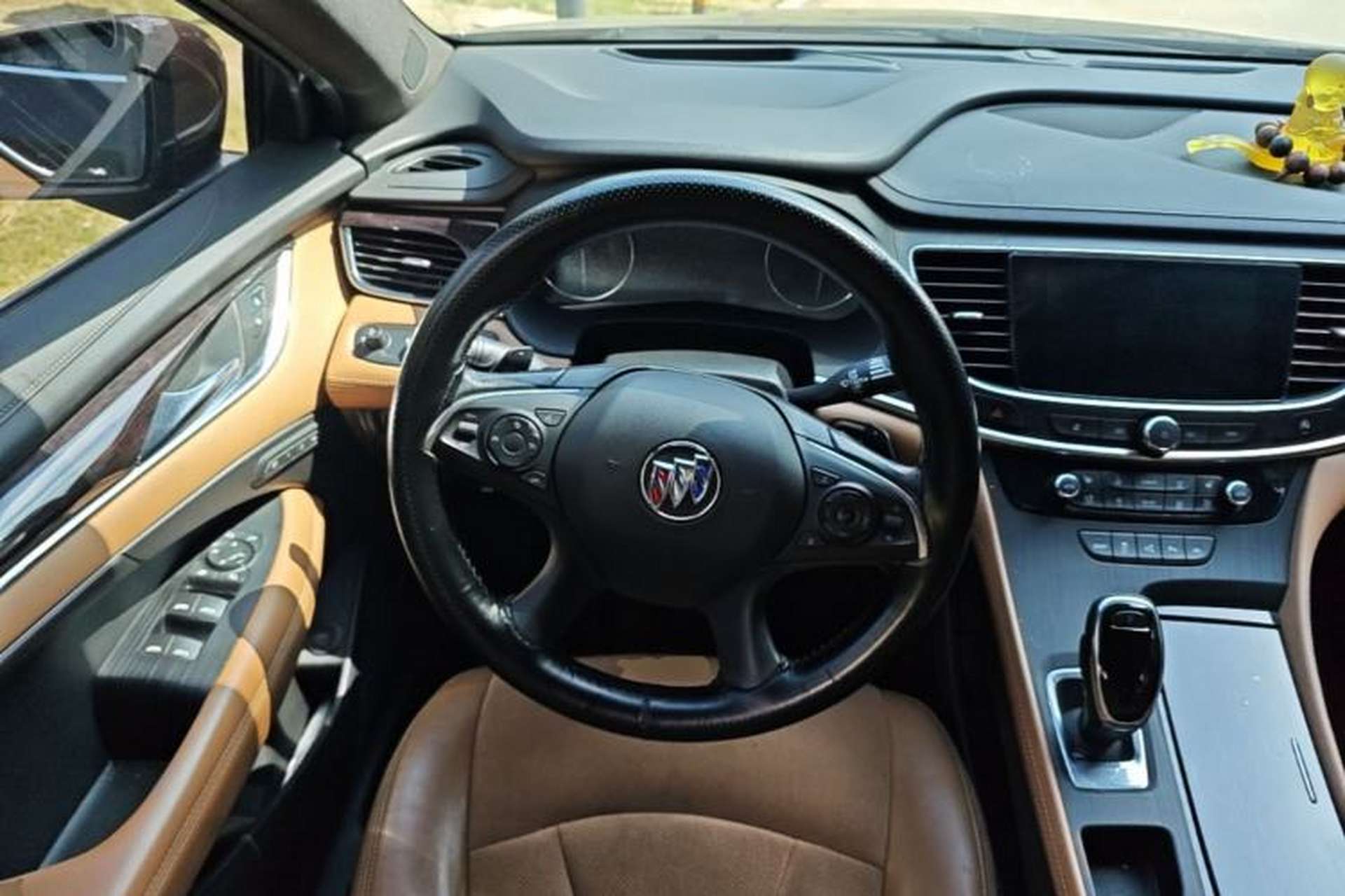 Used Buick LaCrosse 2018 28T Luxury Model Steering Wheel