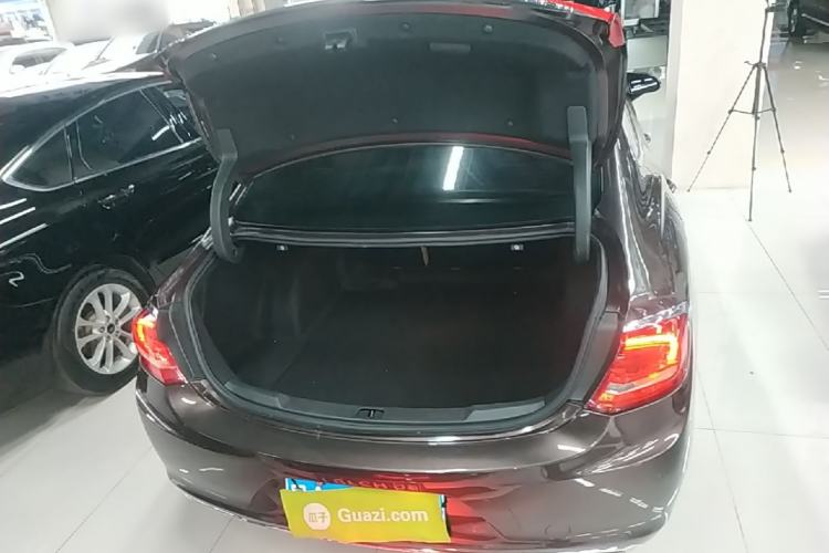 Used Buick LaCrosse 2018 28T Elite Edition Trunk