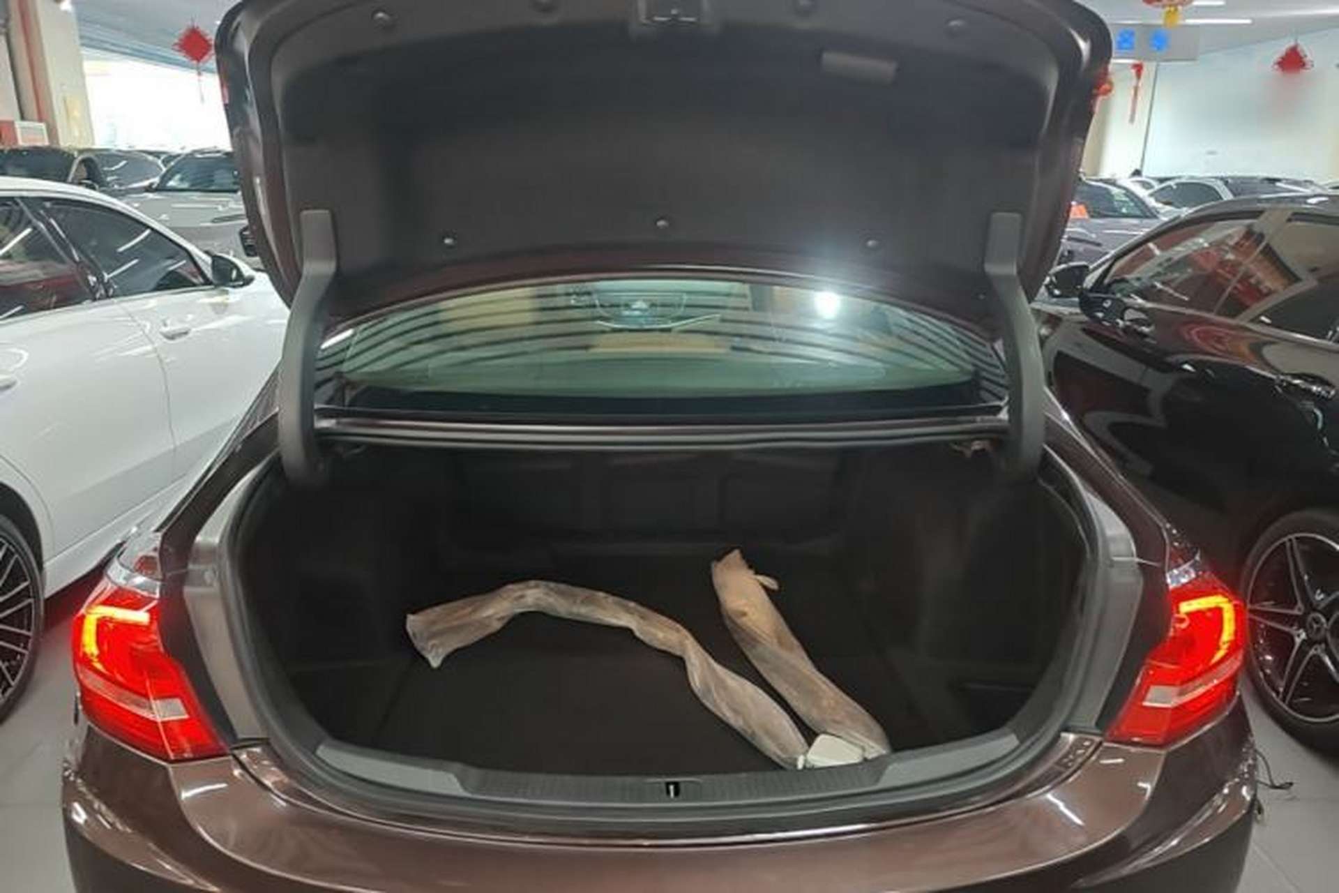 Used Buick LaCrosse 2018 28T Luxury Model Trunk