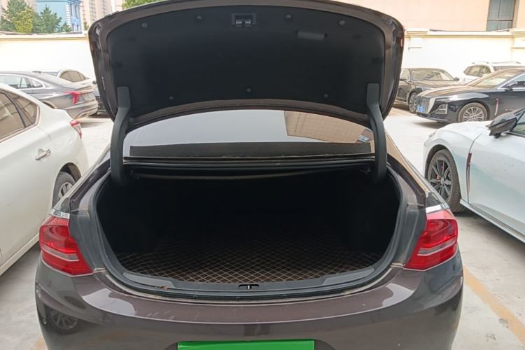 Used Buick LaCrosse 2018 28T Luxury Model Trunk