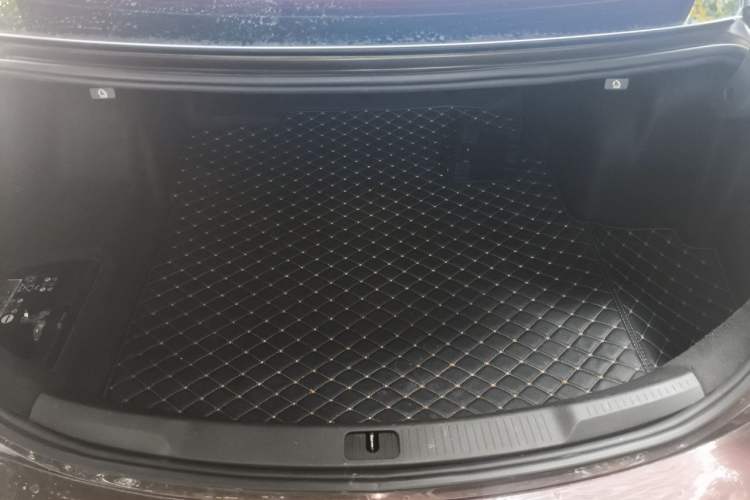 Used Buick LaCrosse 2018 20T Elite Edition Trunk