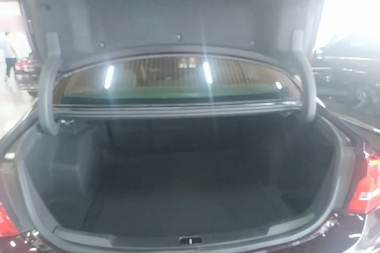 Used Buick LaCrosse 2018 28T Avenir Trunk