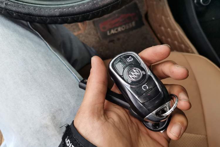 Used Buick LaCrosse 2018 28T Elite Edition Vehicle Key
